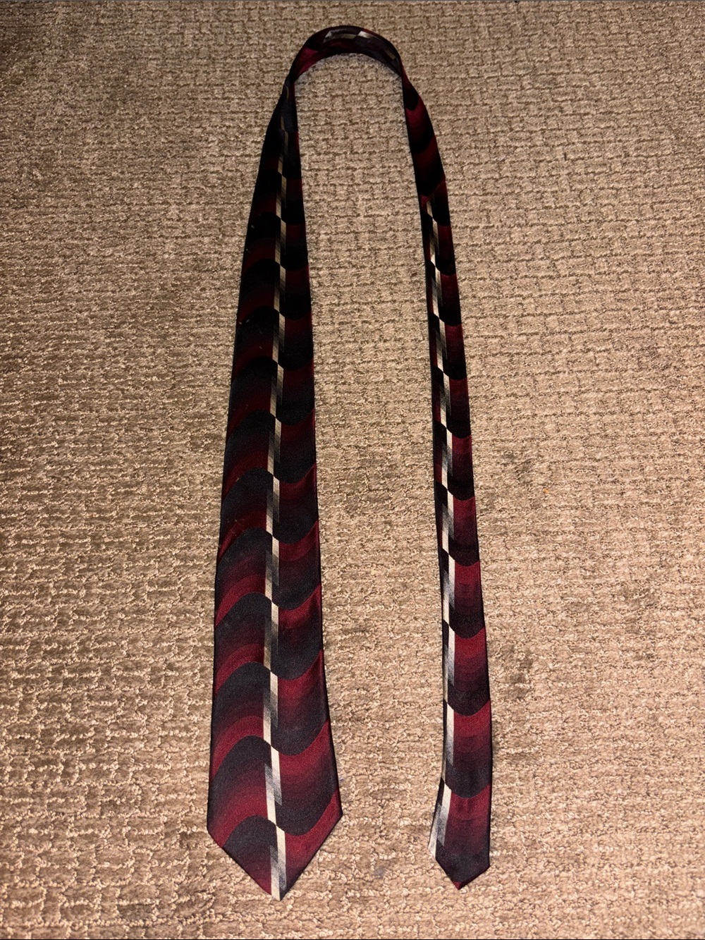 Van Heusen Silk Tie Red Black Men’s Neck Tie 100% Silk